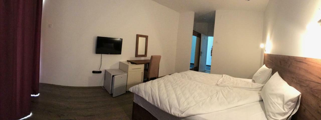 Htp Velika Plaza Ulcinj Hotel Eksteriør billede